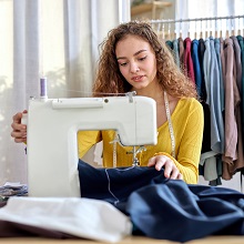 Больничный для самозанятых с 2026 года: как получить, сколько заплатят и причем тут стаж