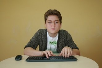 Что делать, если ребенок не вылезает из-за компьютера?