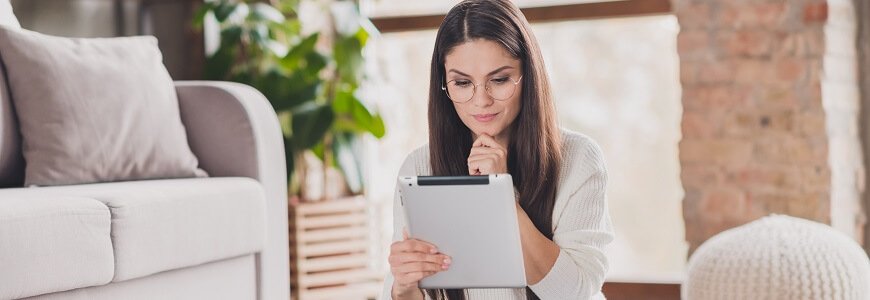 Что читали на БУХ.1С в октябре 2025 года: изменения в НК РФ с 2026 года, переход на АУСН и искусственный интеллект в очках