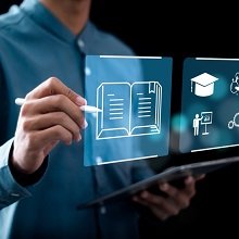 Какой датой выставлять счет-фактуру при реализации программы, не включенной в реестр российского ПО