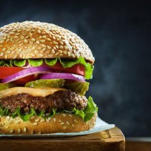 С 1 октября продажа сэндвичей, гамбургеров и чизбургеров подпадет под ставку НДС 20%