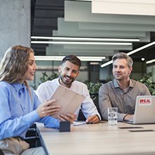 Снижение порога доходов для НДС на УСН, правила расчета утилизационного сбора, новый признак мошенничества и победители конкурса 1С:Первая любовь – все новости прошедшей недели за 5 минут (10.11–16.11.2025)