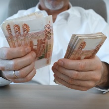 Власти ужесточили ограничения на вывоз из России наличных 