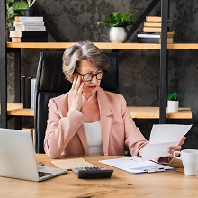 Как при АУСН  начислять страховые взносы на выплаты руководителю, если они меньше МРОТ