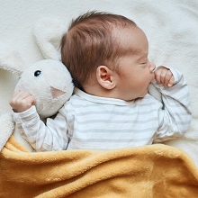 Депутаты предложили вносить из бюджета 100 000 рублей на детский счет в СФР при рождении ребенка