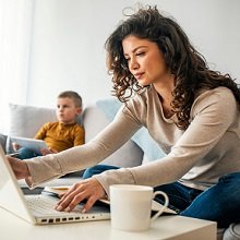 Можно ли перевести на другую должность сотрудницу, которая находится в отпуске по уходу за ребенком