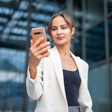 Уголовная ответственность за продажи без лицензии, изменения правил регистрации прав на недвижимость и поддержка ФСБУ 4/2023 в 1С – все новости прошедшей недели за 5 минут (05.05–11.05.2025)