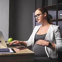 Самое новое в «1С:Бухгалтерии 8»: необлагаемая сумма материальной помощи при рождении ребенка с 2026 года