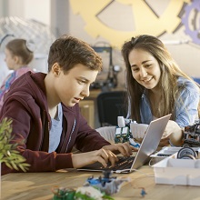 1С:Клуб программистов приглашает школьников на день открытых дверей и занятия в зимнем семестре 2026 года