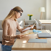 В стаж для определения больничных и декретных пособий будут включать периоды самозанятости