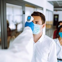 Для работодателей утвердили новые рекомендации по борьбе с гриппом и ковидом