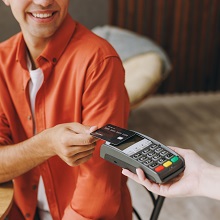 Хроники 54-ФЗ: новые правила применения ККТ при безналичных расчетах, чек при сбое интернета и контроль за кассами арендатора 