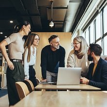 Вправе ли работодатель обязывать работников посещать совещания в нерабочее время