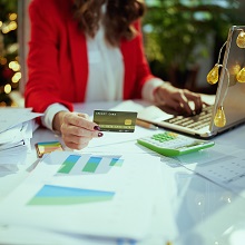 Работникам могут установить новое правило выбора банка для перечисления зарплаты