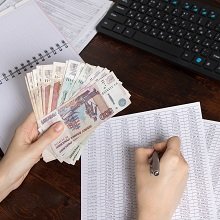 Роструд рассказал, когда работодатель может понизить зарплату работника