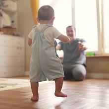 Родителям детей-погодок предложили выплачивать два пособия одновременно