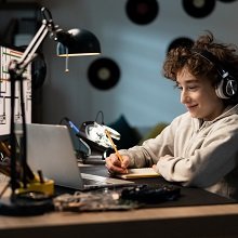 Когда несовершеннолетние вправе применять налог на профессиональный доход