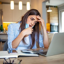 Вправе ли работодатель не отпускать к врачу работника, который пожаловался на головную боль