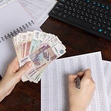 Должен ли работодатель удерживать НДФЛ с выплат наследникам умершего работника