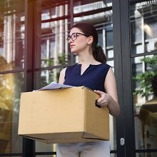 Когда работодатель вправе расторгнуть трудовой договор с сотрудницей, которая одна воспитывает ребенка 