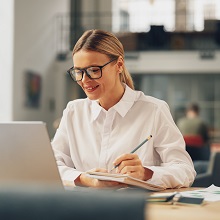 Нужно ли включать в базу по АУСН оплату за услуги, оказанные при применении УСН или ПСН