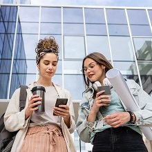 Что читали на БУХ.1С в августе 2025 года: ФСБУ 9/2025 «Доходы», возможности бизнеса для снижения штрафов и о чем должна молчать бухгалтерия