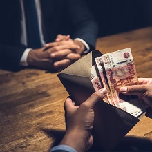 Депутаты предложили в 5 раз повысить размер компенсации за задержку зарплаты