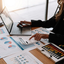 Как работодатель должен оплачивать работу в нерабочий праздничный день