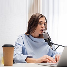 Правила уплаты НДС по длящимся договорам, изменения в переводах по СБП и 53 000 бухгалтеров на Едином семинаре 1С – все новости прошедшей недели за 5 минут (06.04–12.04.2026)