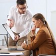 Трудовые споры: можно ли работника лишить премии за оскорбления коллег