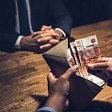 Какие стимулирующие выплаты работникам организация вправе учитывать в базе налога на прибыль