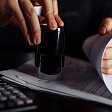 Какую печать можно использовать при заполнении трудовых книжек 